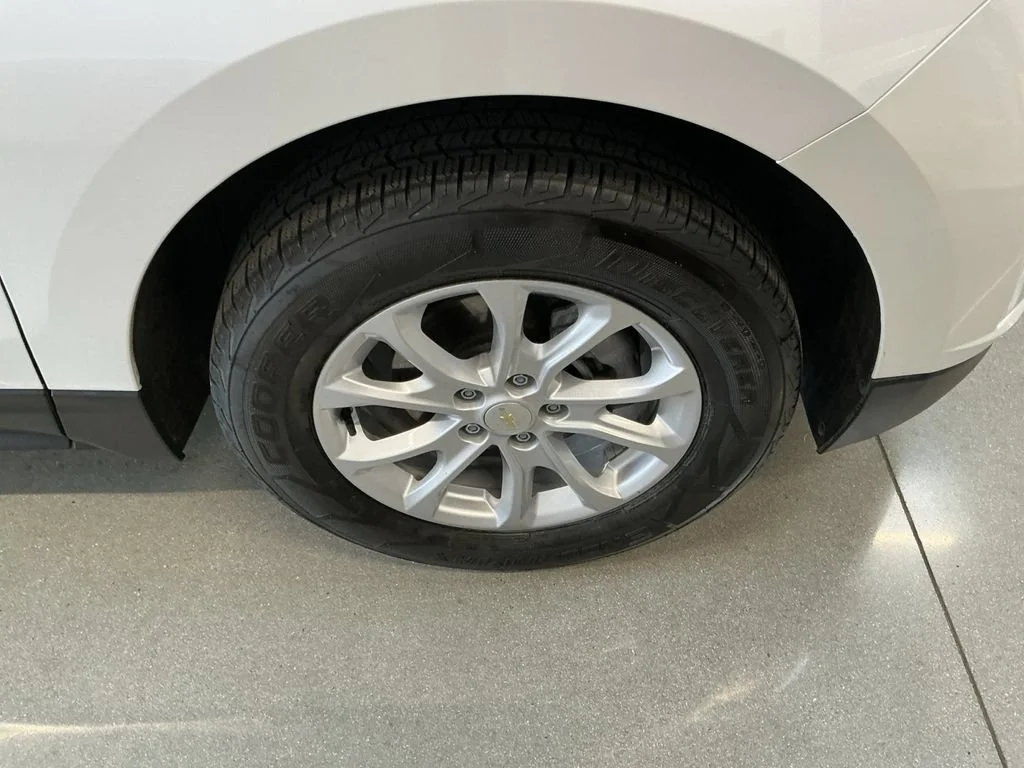 Used 2020 IRIDESCENT PEARL TRICOAT Chevrolet LT image 28