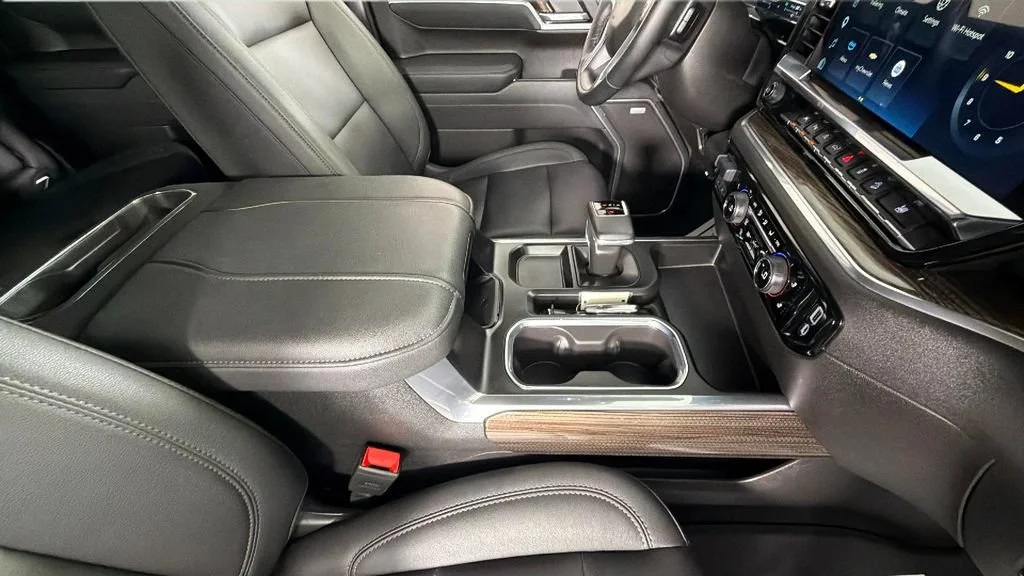 Used 2025 Summit White Chevrolet RST image 36