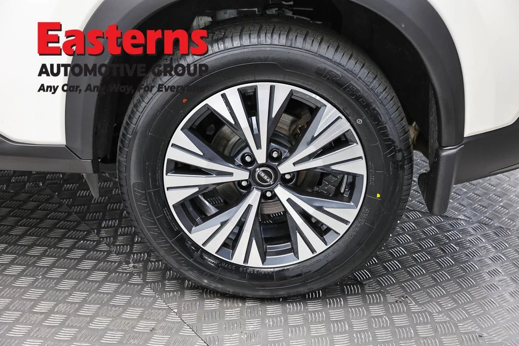 Used 2023 White Nissan SV image 8