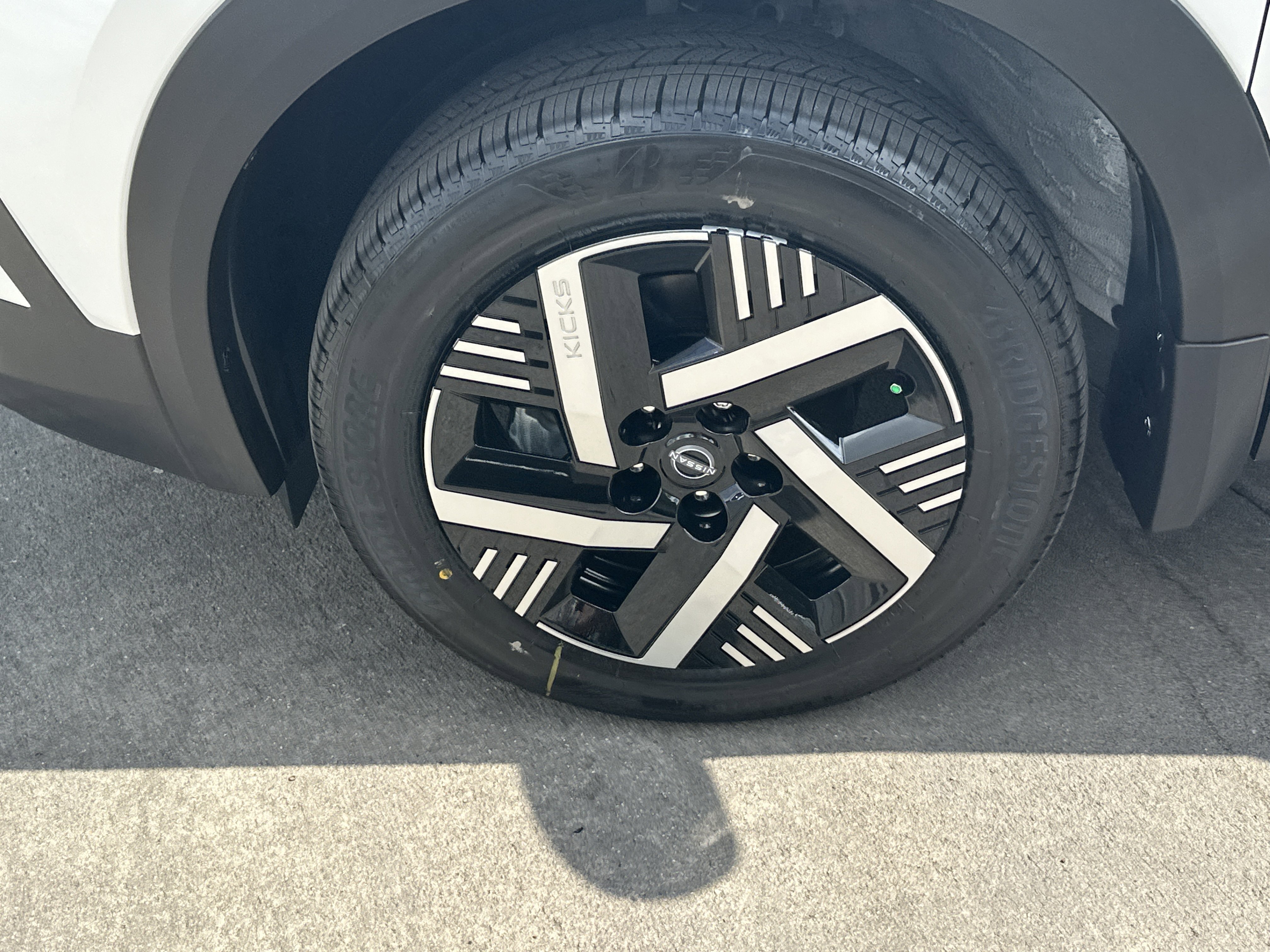 2026 Nissan KICKS SV - Photo 12