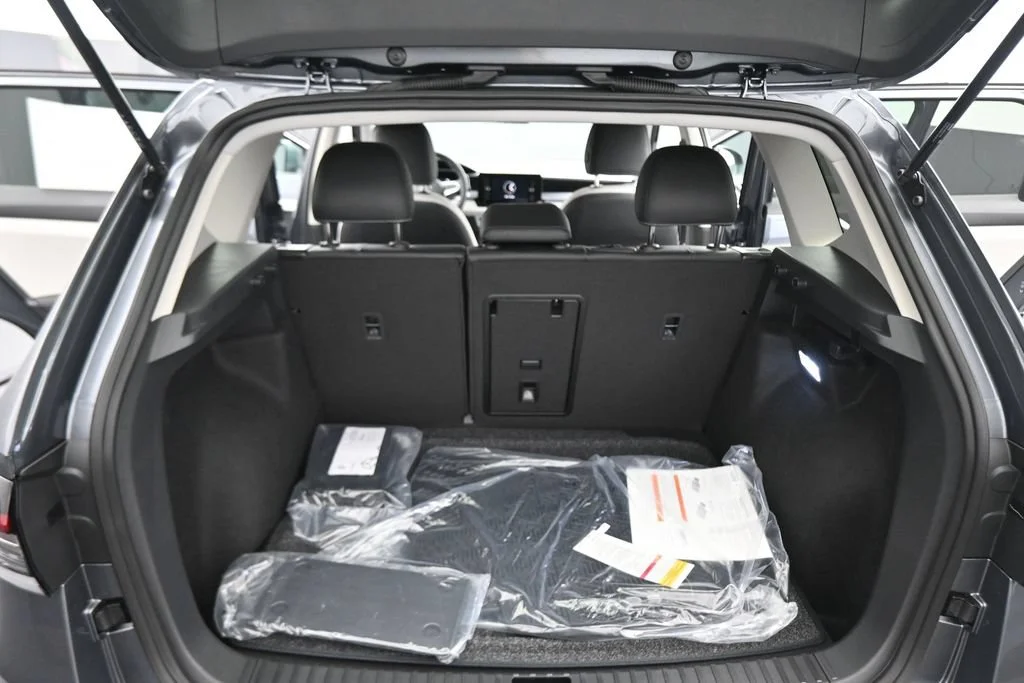 New 2026 Gray Volkswagen 1.5T SE image 43