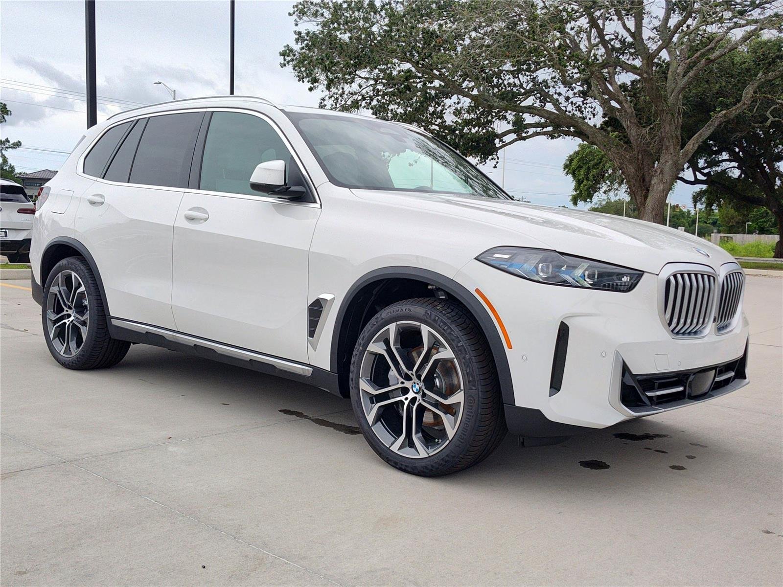 New 2026 Alpine White BMW sDrive40i image 6