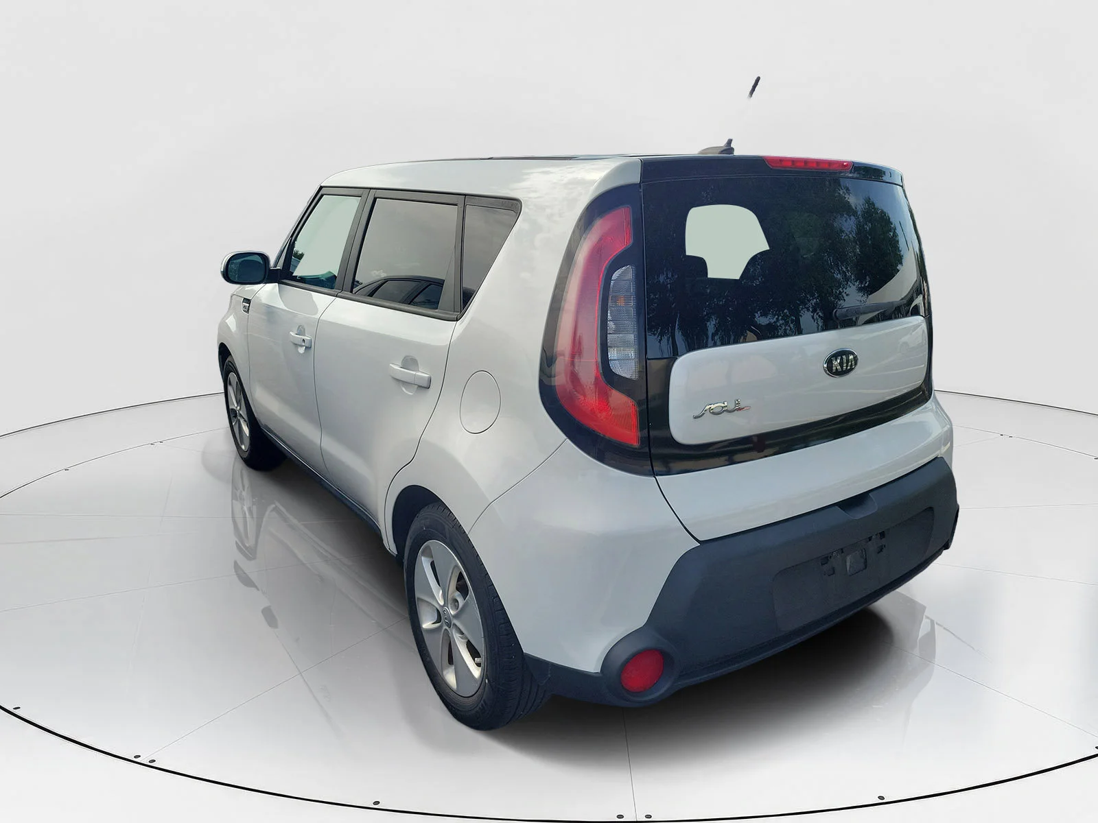 Used 2016 Clear White Kia Base image 5