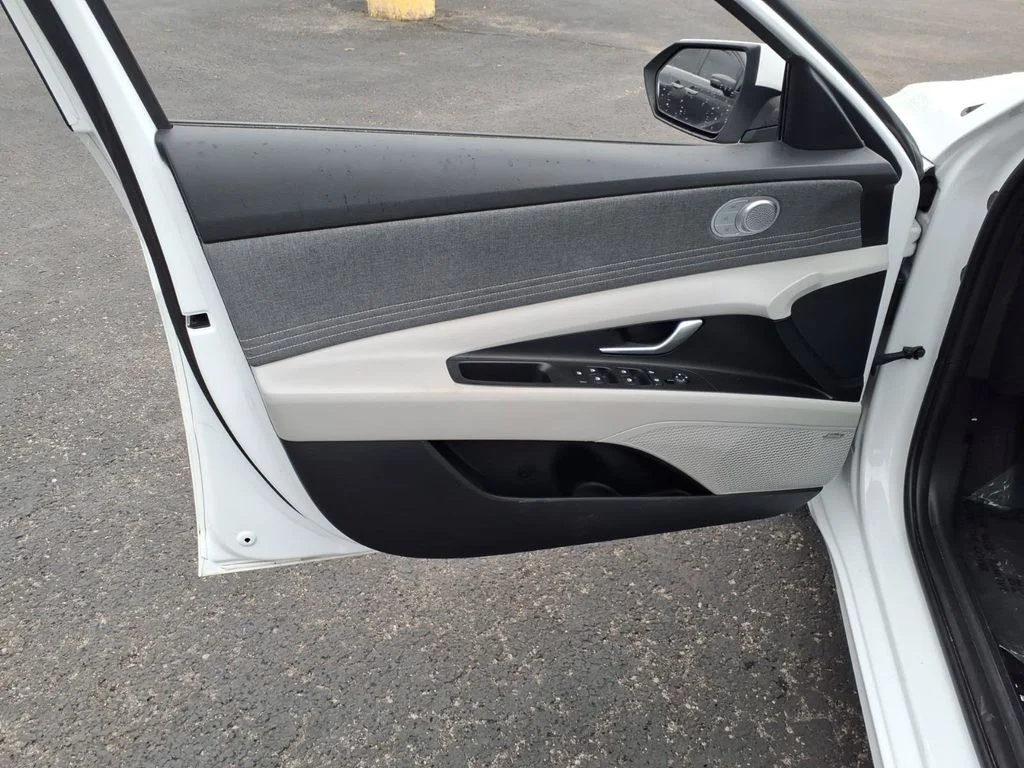 Used 2022 White Hyundai Limited image 14