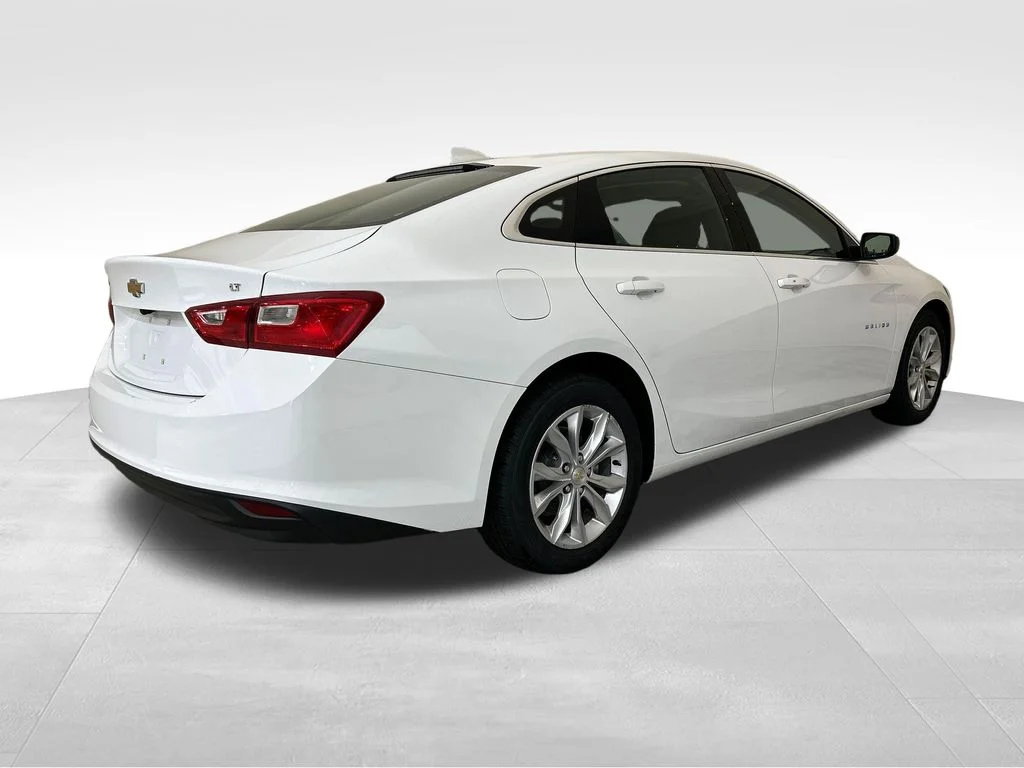 Used 2023 White Chevrolet LT image 5