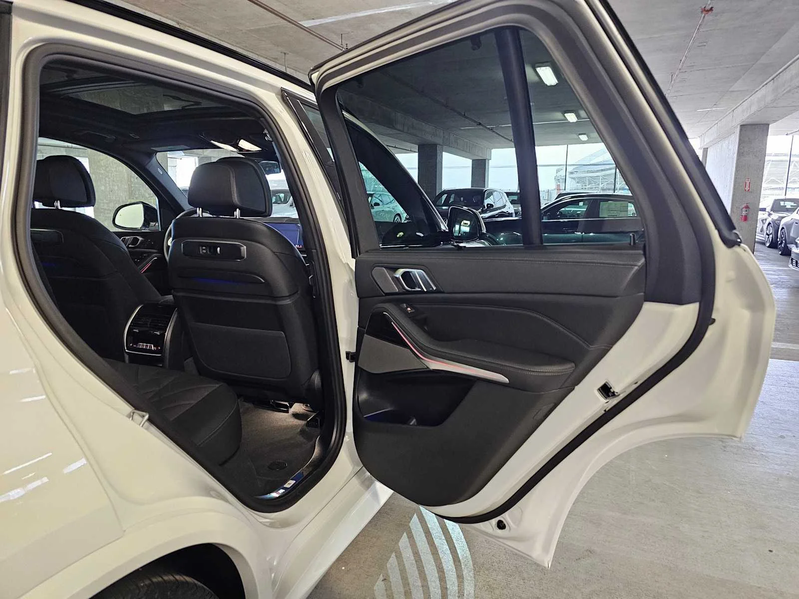 New 2026 Alpine White BMW xDrive50e image 29