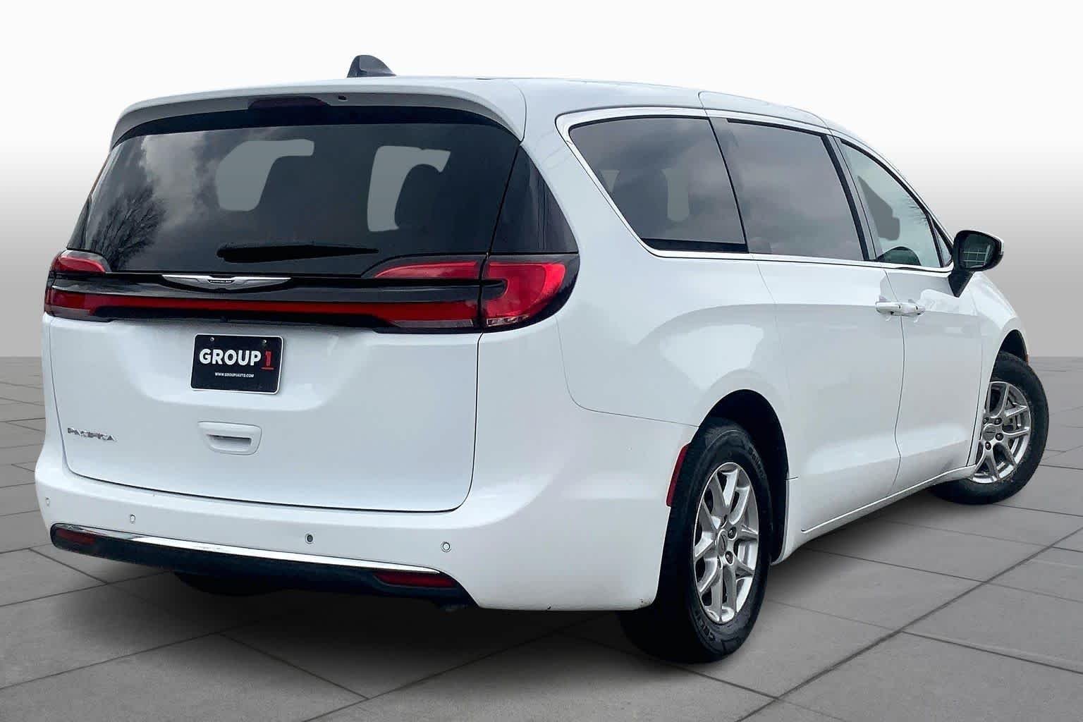 Used 2023 Bright White Clearcoat Chrysler Touring L image 22
