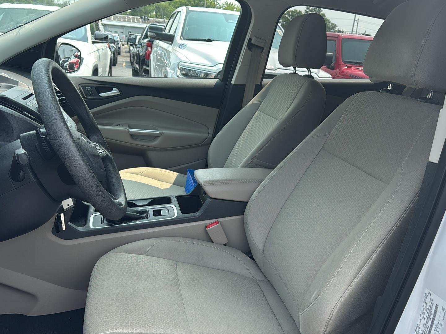 Used 2017 Oxford White Ford SE image 4