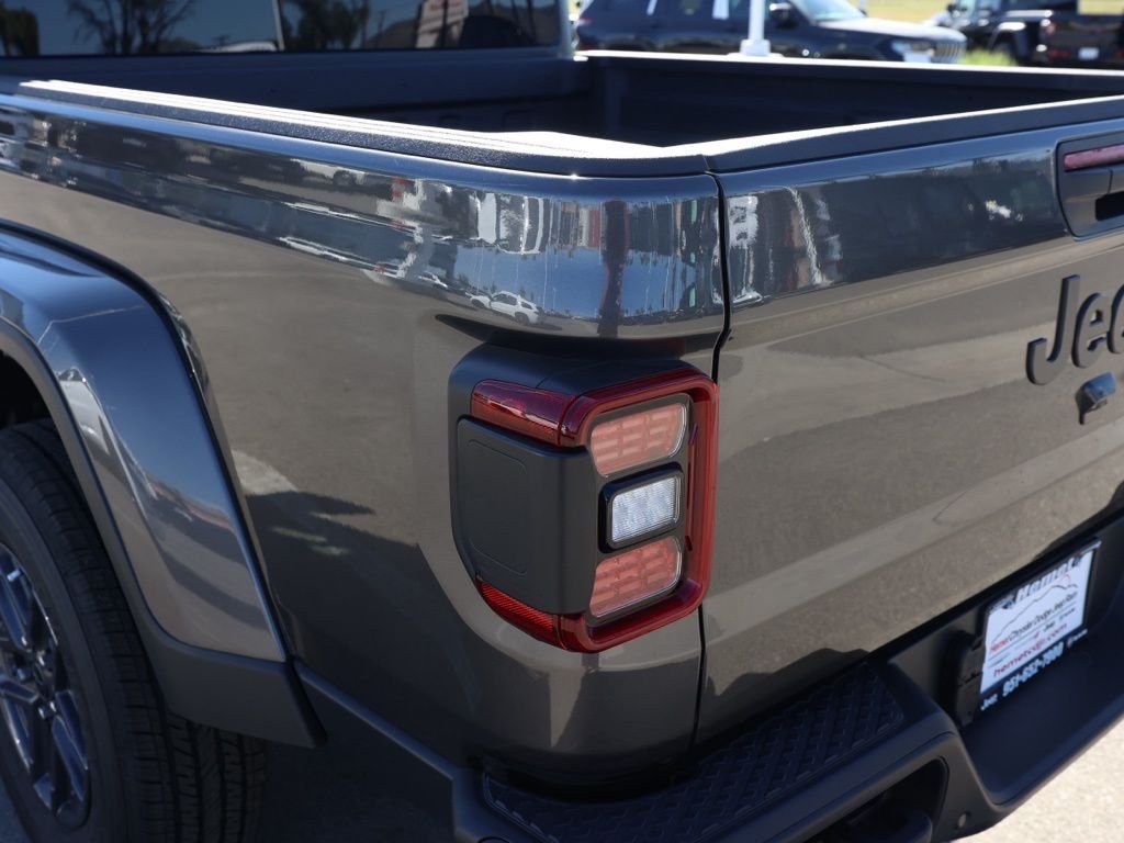 New 2026 Granite Crystal Metallic Clear-Coat Exterior Paint Jeep Sport S image 6