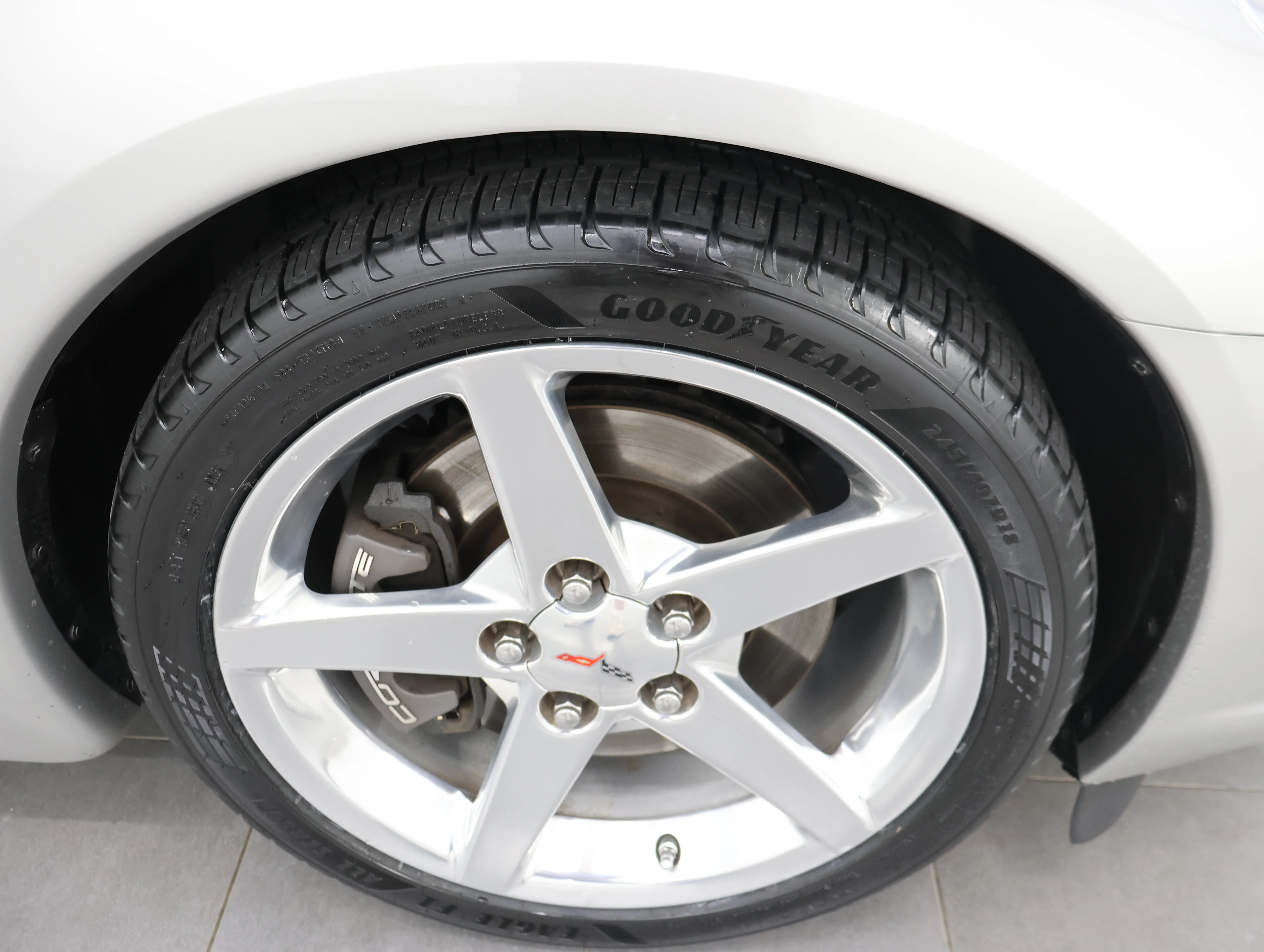 Used 2005 Machine Silver Metallic Chevrolet Base image 3