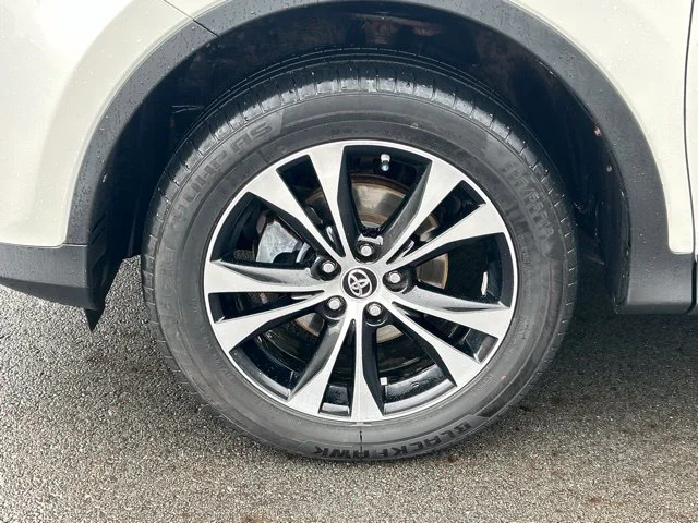 Used 2015 White Toyota Limited image 17