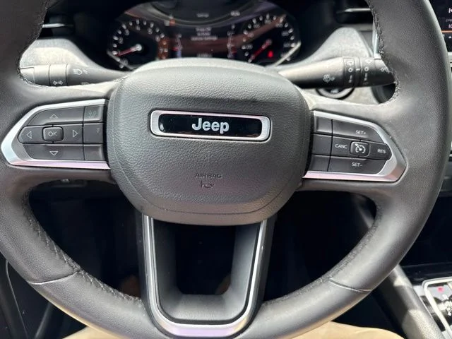 Used 2024 Gray Jeep Latitude image 29