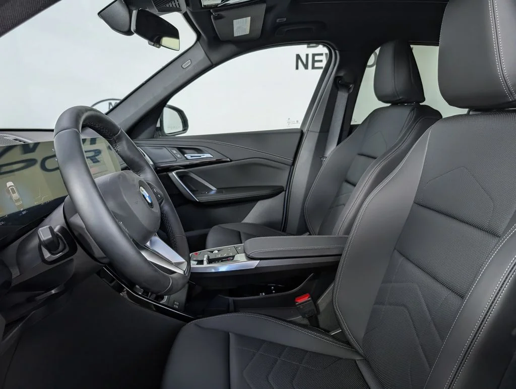 New 2027 Alpine White BMW  image 2
