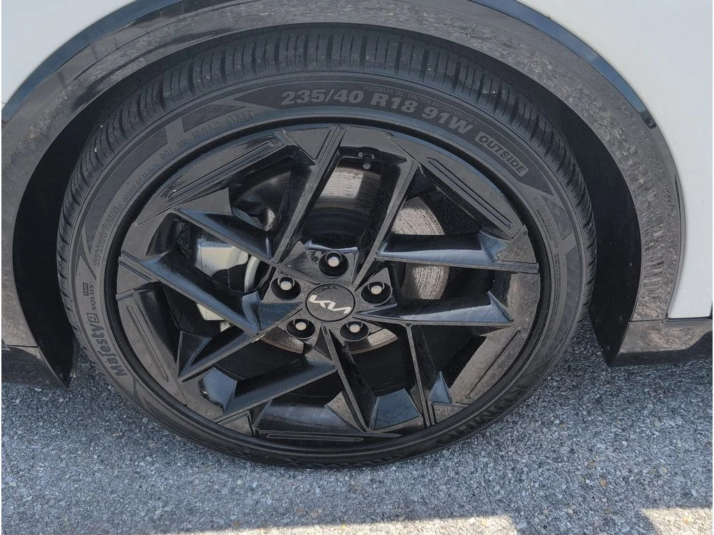 New 2025 Snow White Pearl Kia GT-Line Turbo image 9