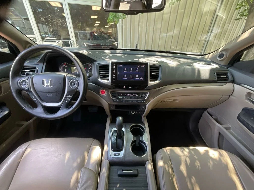 Used 2017 White Honda EX-L image 19