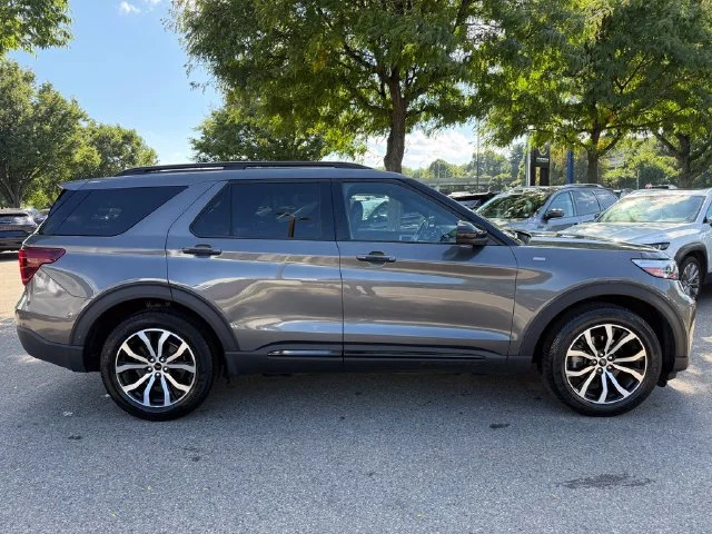 Used 2023 Gray Ford ST-Line image 11