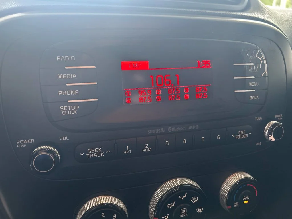 Used 2014 Green Kia Plus image 8