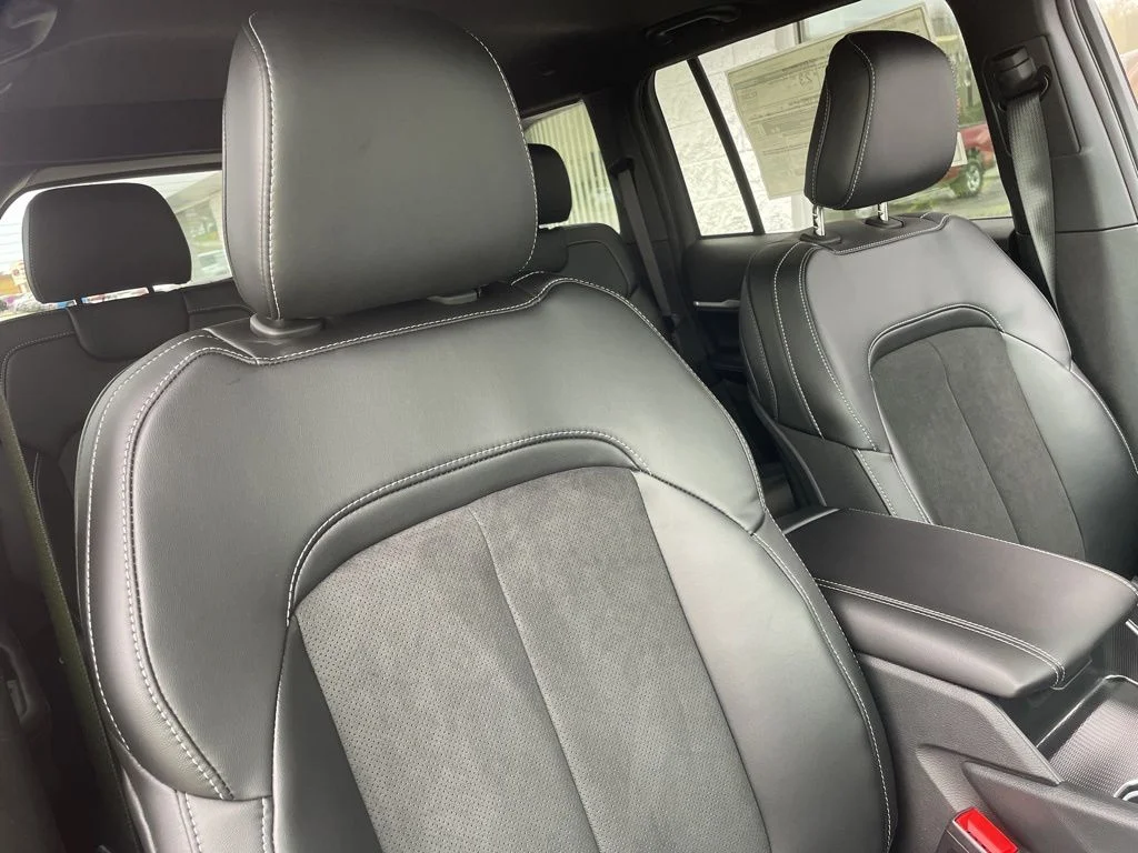 New 2026 Velvet Red Pearl-Coat Exterior Paint Jeep Altitude image 16