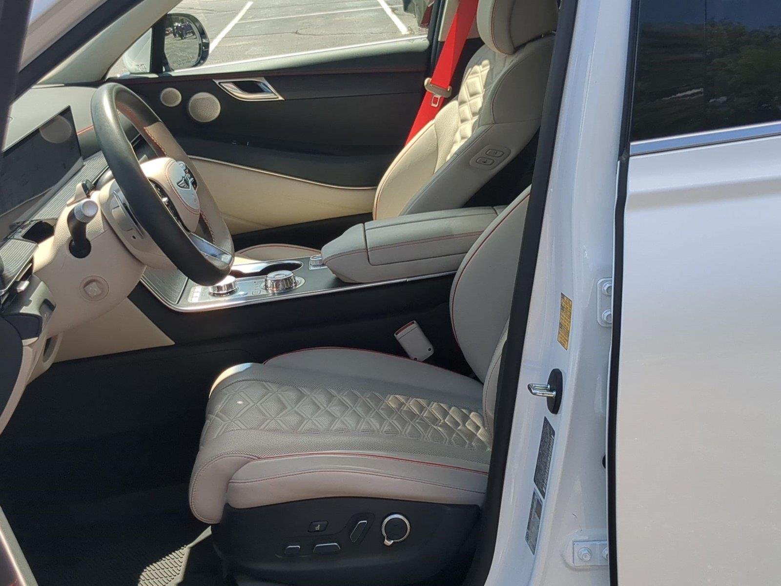 Used 2025 Uyuni White Genesis 3.5T image 11