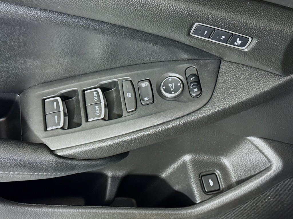 Used 2021 Crystal Black Pearl Honda Touring image 20