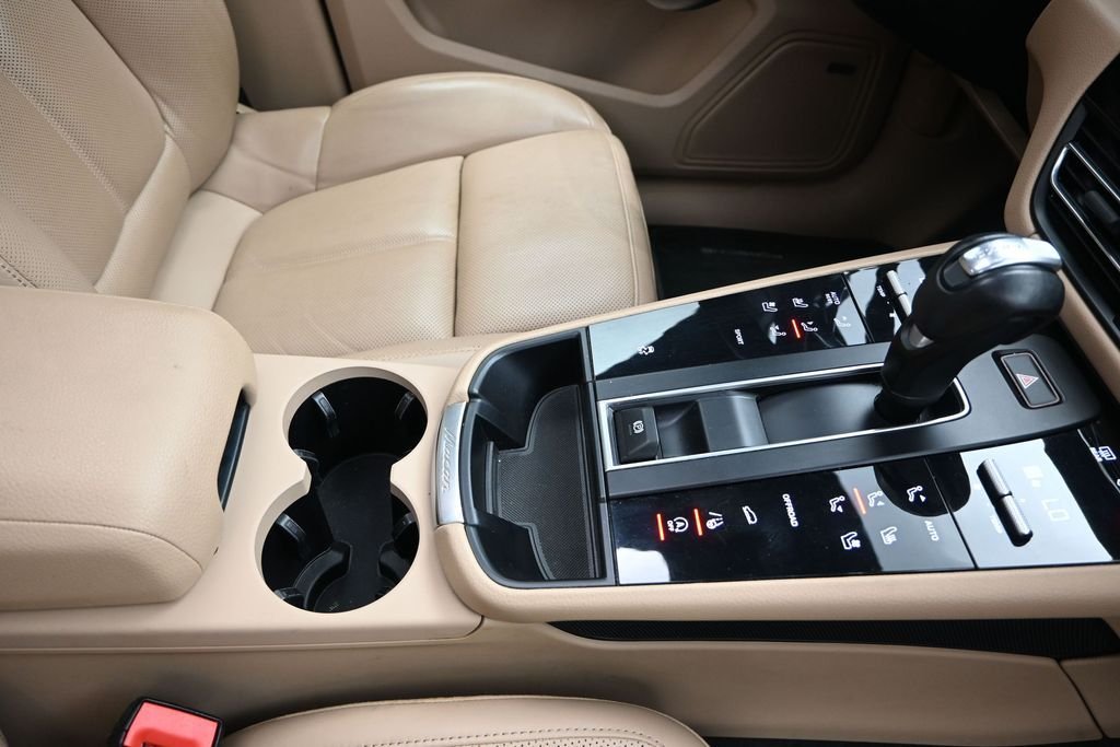 Used 2024 White Porsche Base image 27