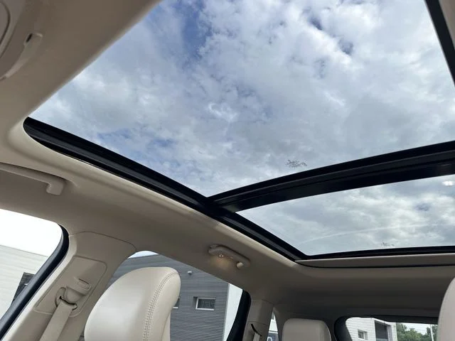 Used 2018  Lincoln Reserve image 24
