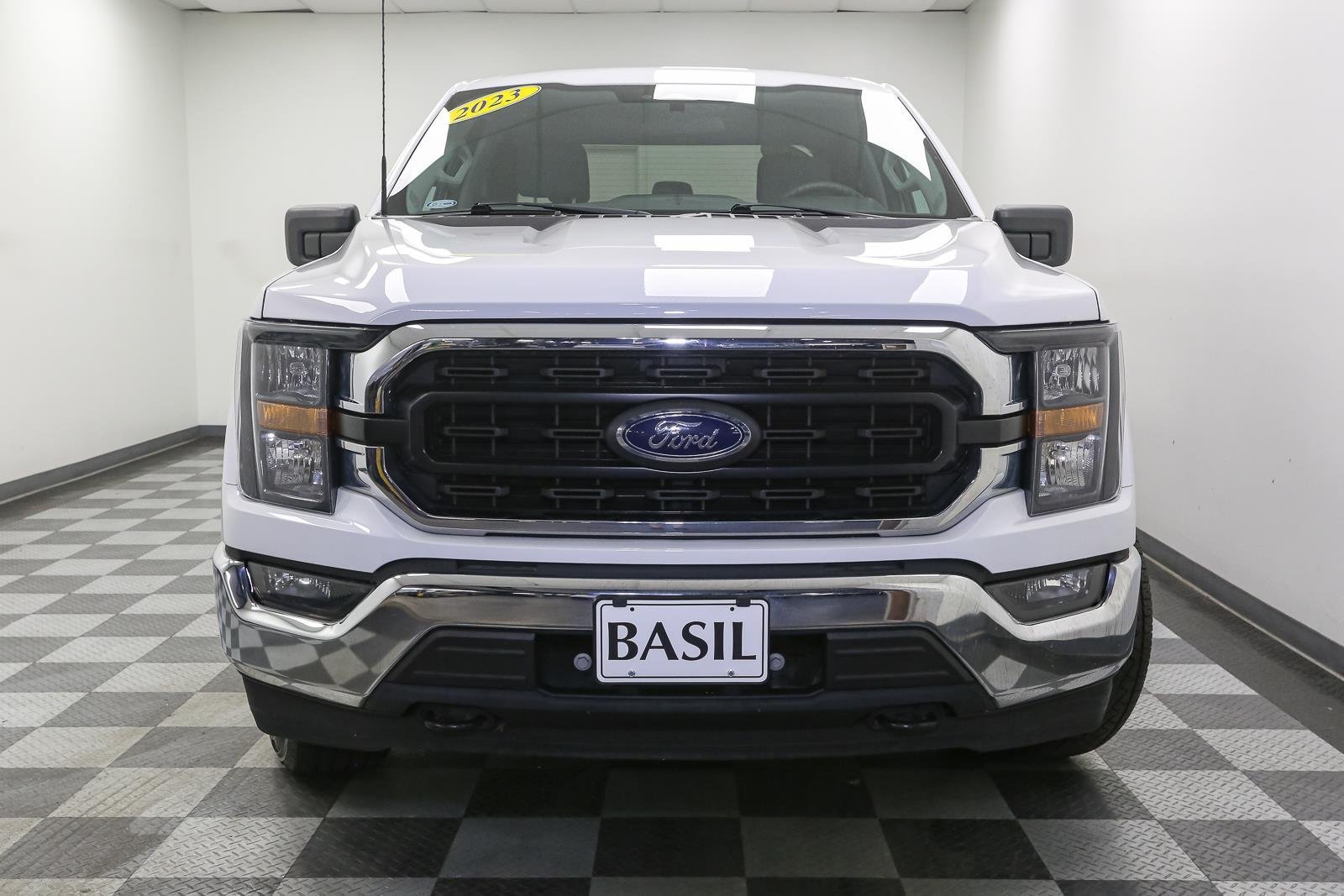 Used 2023 Oxford White FORD XL image 3