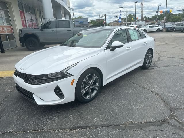 Used 2024 White Kia EX image 11