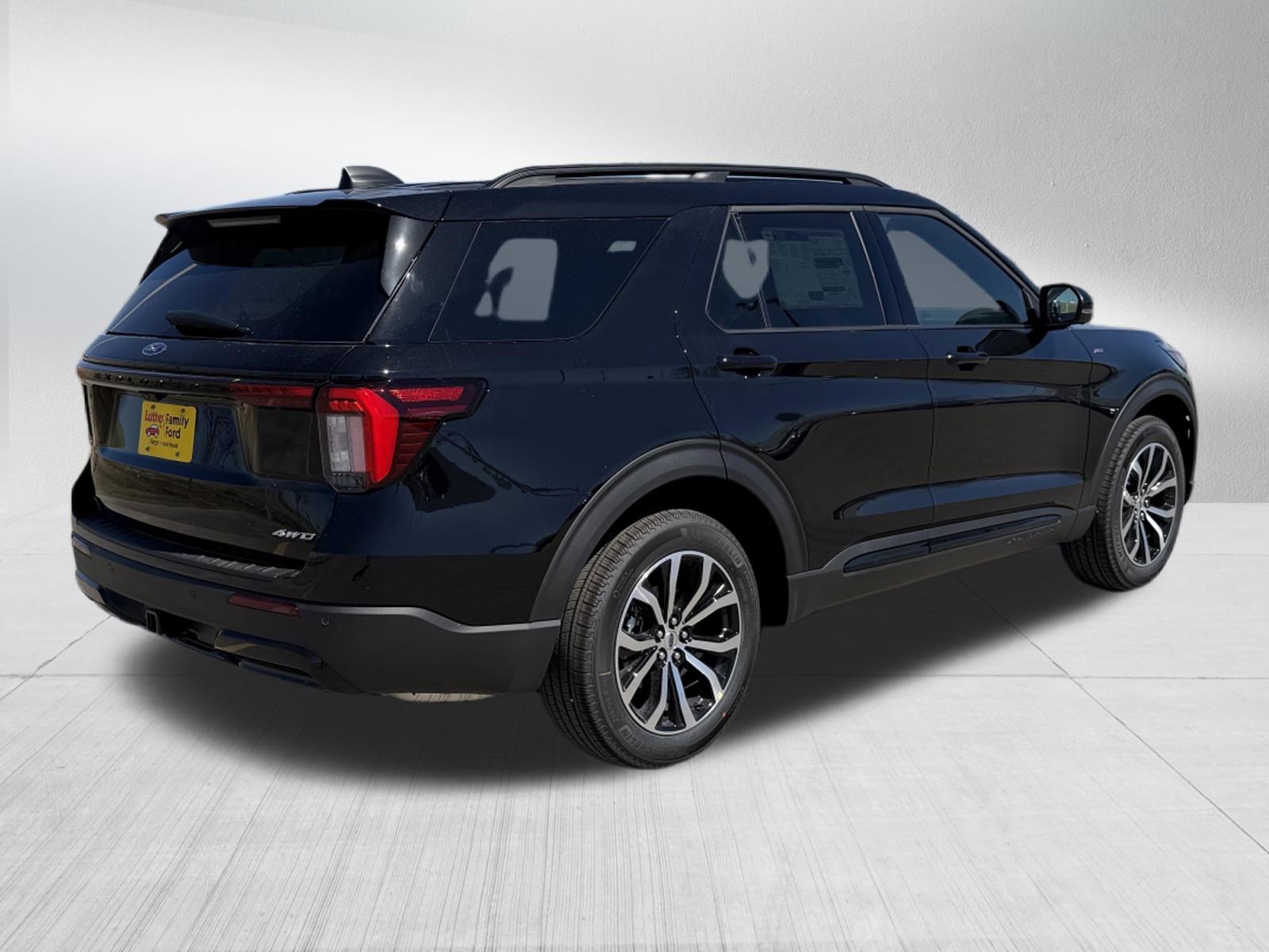 New 2026 Agate Black Metallic Ford ST-Line image 4