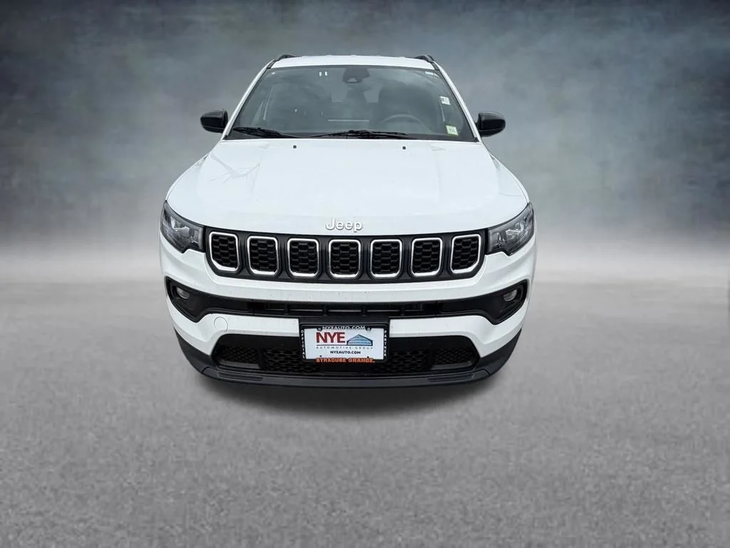 Used 2024 White Jeep Latitude image 9