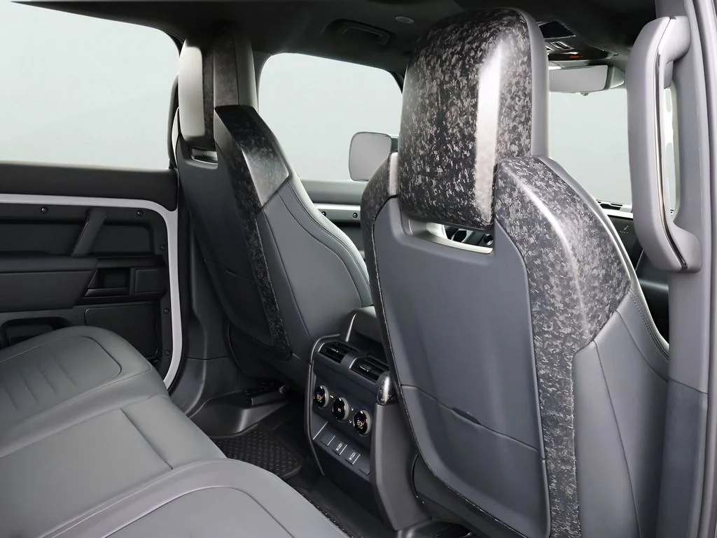2026 Land Rover Defender OCTA - Photo 18