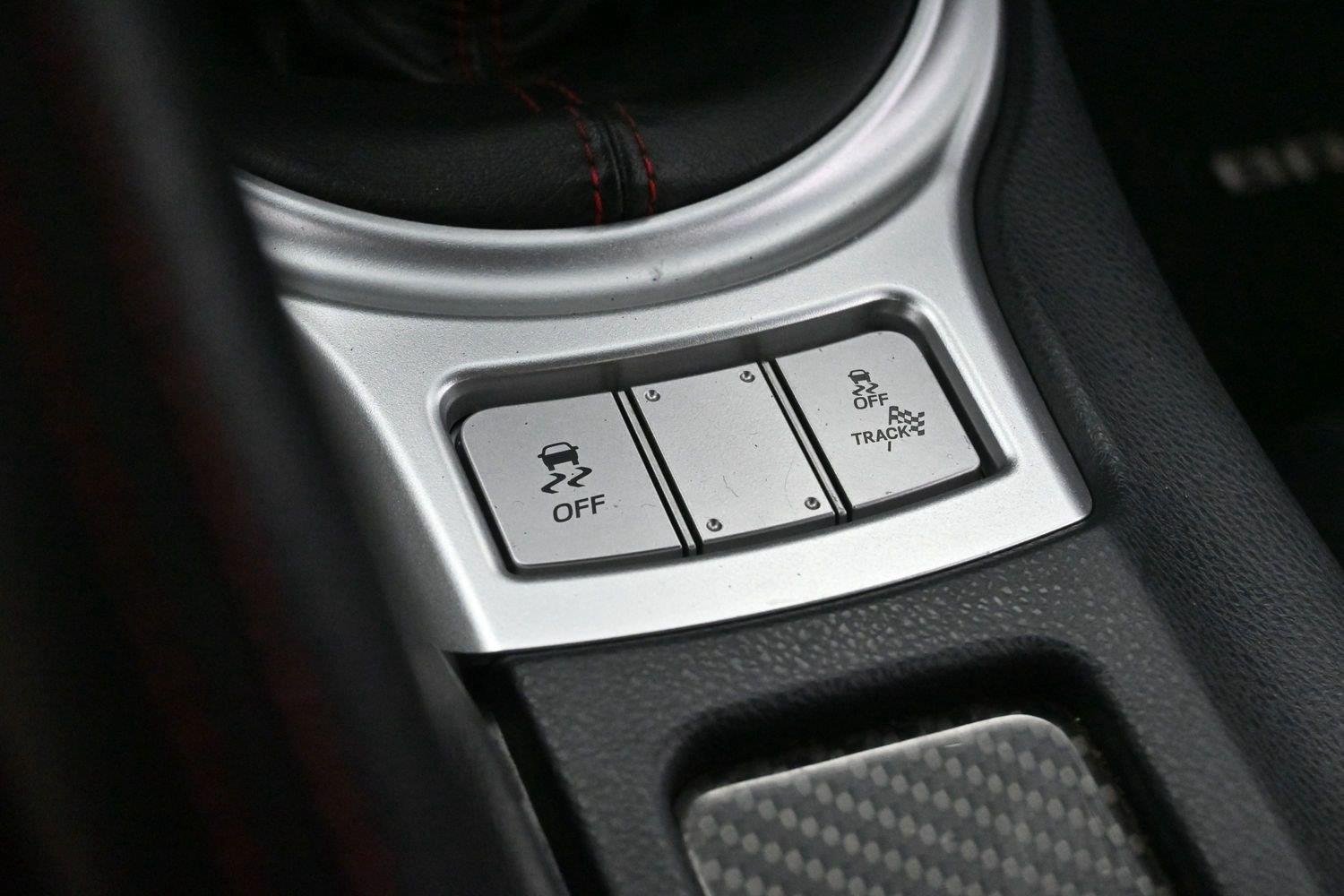 Used 2018  Subaru Premium image 20