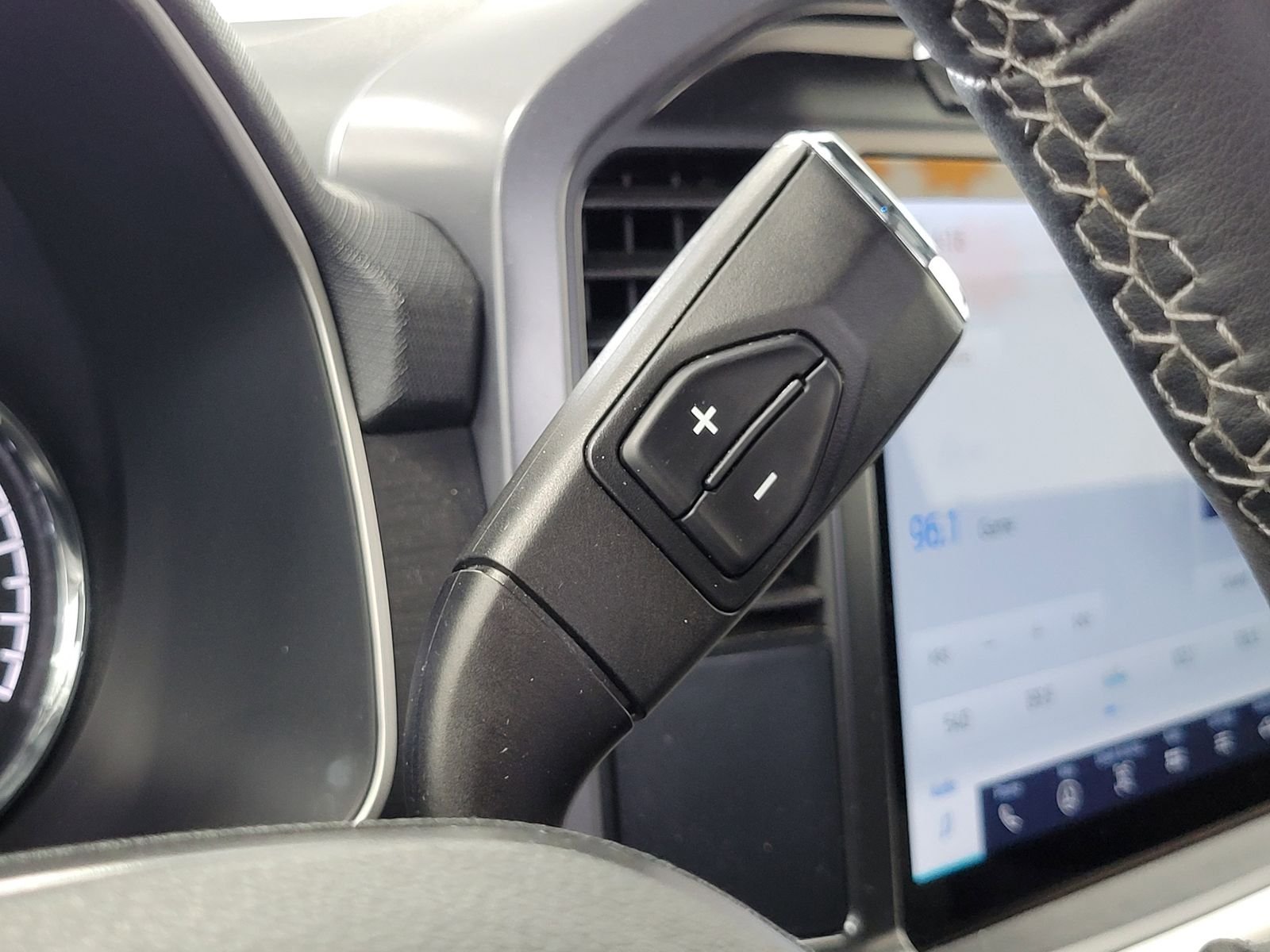 Used 2023 Black Ford XLT image 16