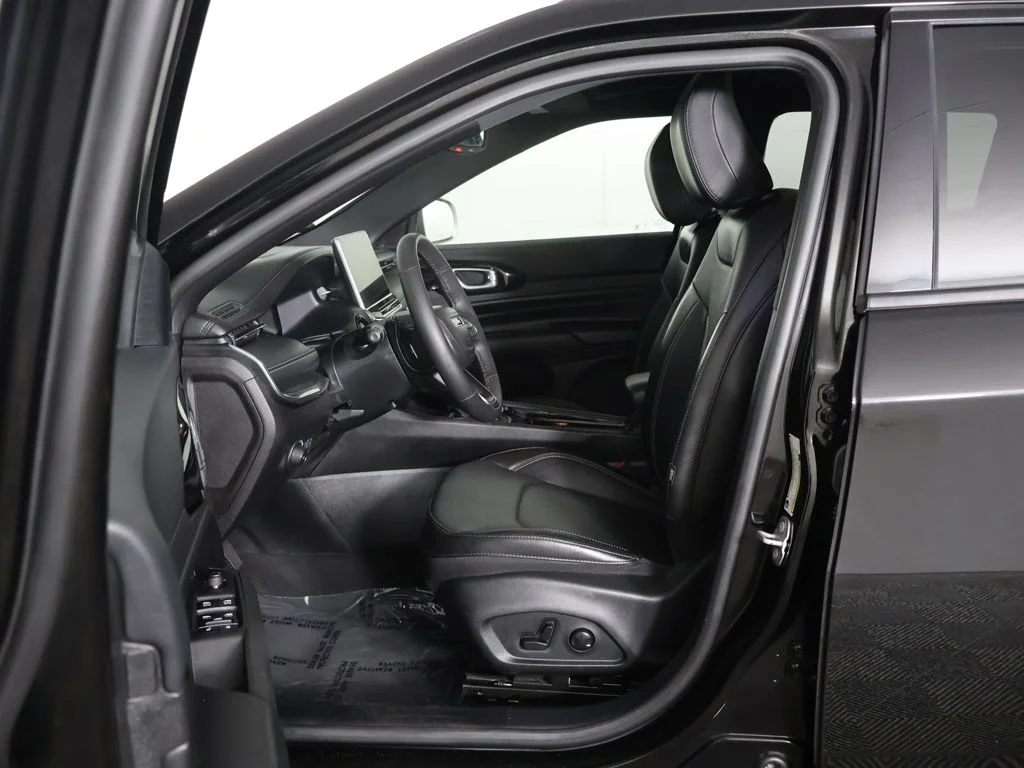 Used 2023 Black Jeep High Altitude image 30