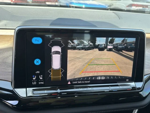 New 2026 Silver Volkswagen 2.0T SE w/Technology image 12