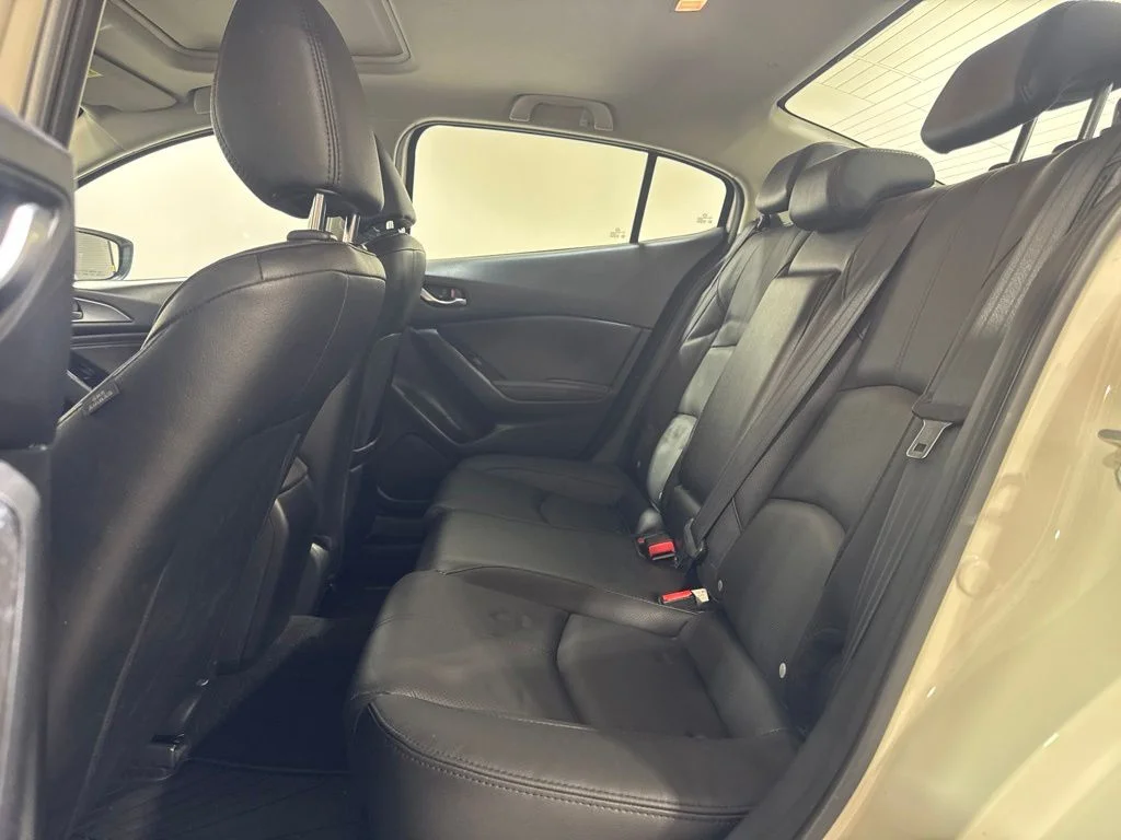 Used 2018 Snowflake White Pearl Mazda Grand Touring image 22