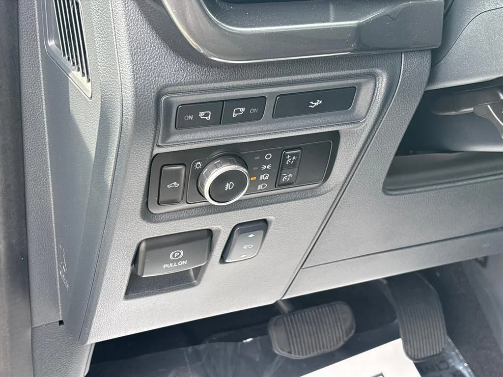 Used 2023 Silver Ford XLT image 28