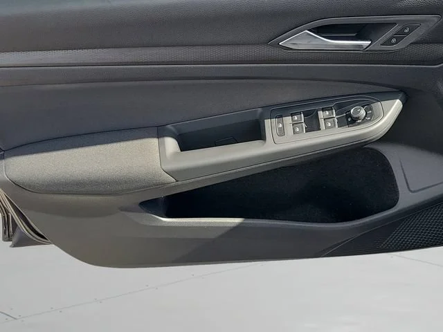 Used 2022  Volkswagen S image 19