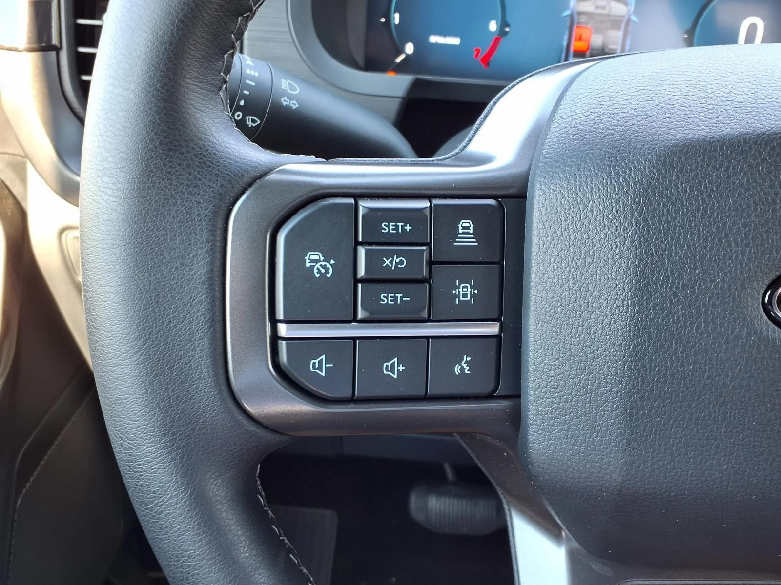 Used 2024 Avalanche Ford XLT image 28