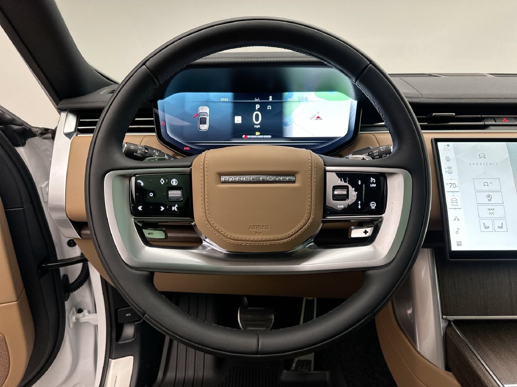 Used 2025  Land Rover SE image 12