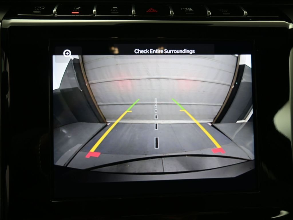 New 2025 Diamond Black Crystal Pearl-Coat Exterior Paint Jeep Altitude X image 7