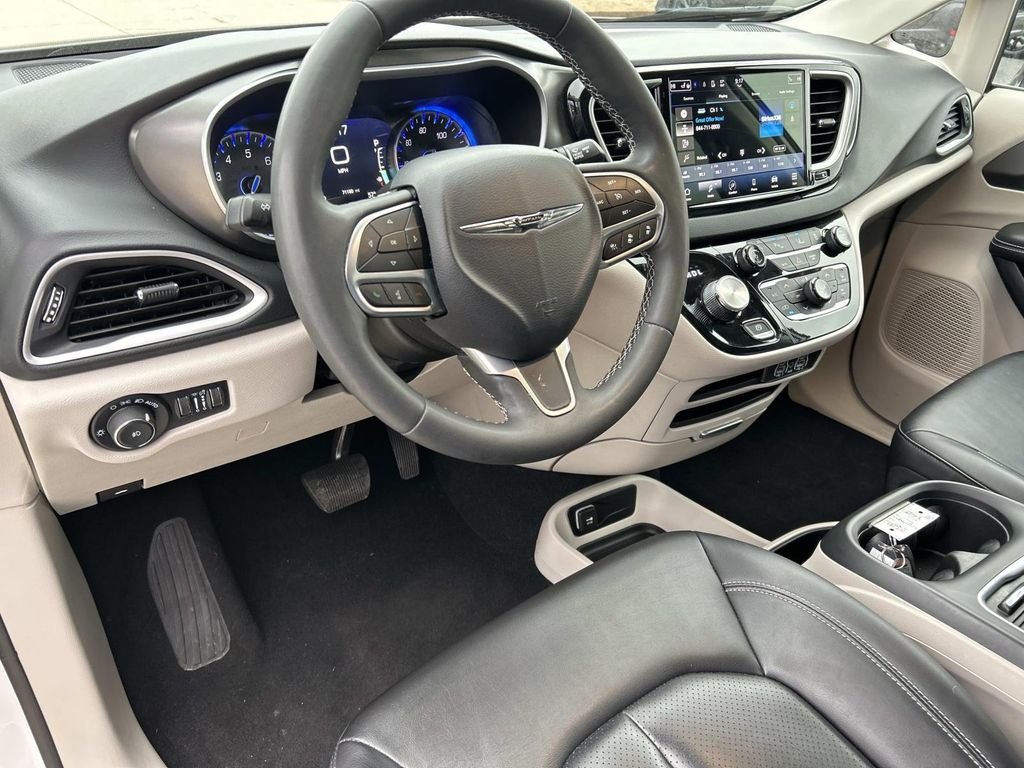 2024 Chrysler Pacifica Touring L - Photo 13