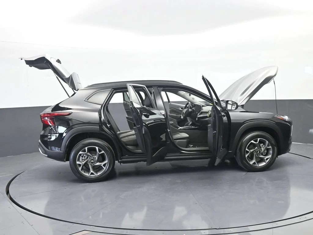 Used 2025 Mosaic Black Metallic Chevrolet LT image 69
