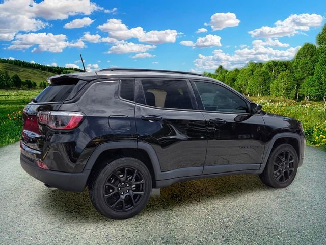Certified Used 2022 Black Jeep Latitude image 6
