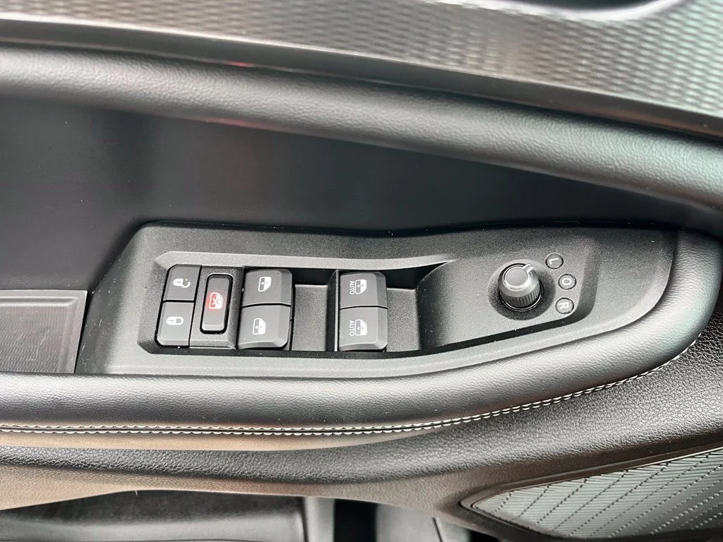 Used 2025 Black Jeep Altitude X image 30
