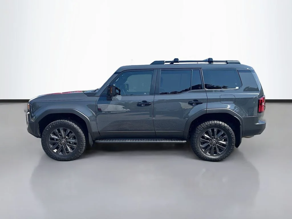 Used 2025  Toyota Base image 6