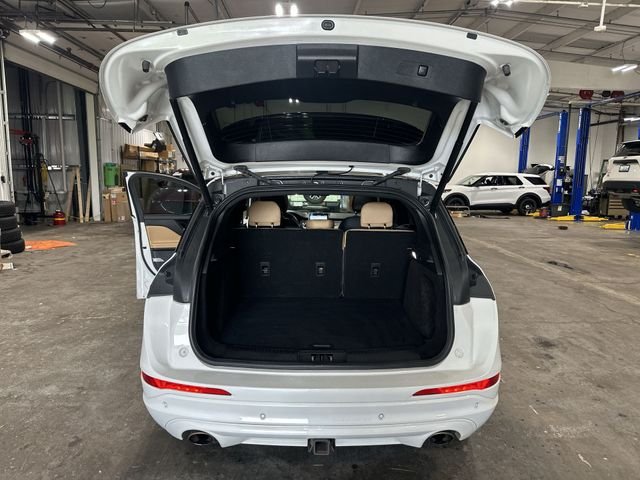 Used 2022 White Lincoln Reserve image 25