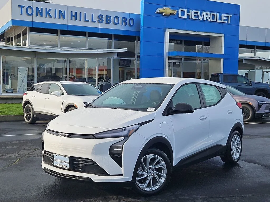 New 2027 Summit White Chevrolet LT image 2