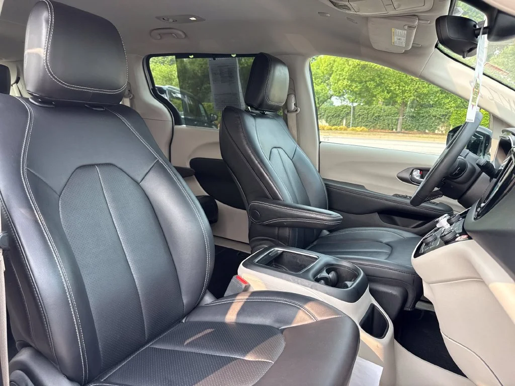 Used 2024 Silver Chrysler Touring L image 24