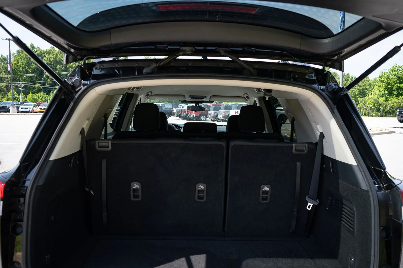 Used 2022 Black Nissan SV image 9
